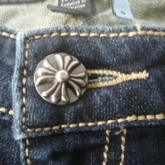 Woman's Apt 9 Straight Leg Capri's - Picture 7 of 10